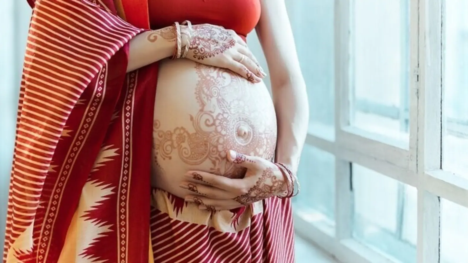 MedbeW pregnant woman diwali 1666693069635 1666693079873 1666693079873